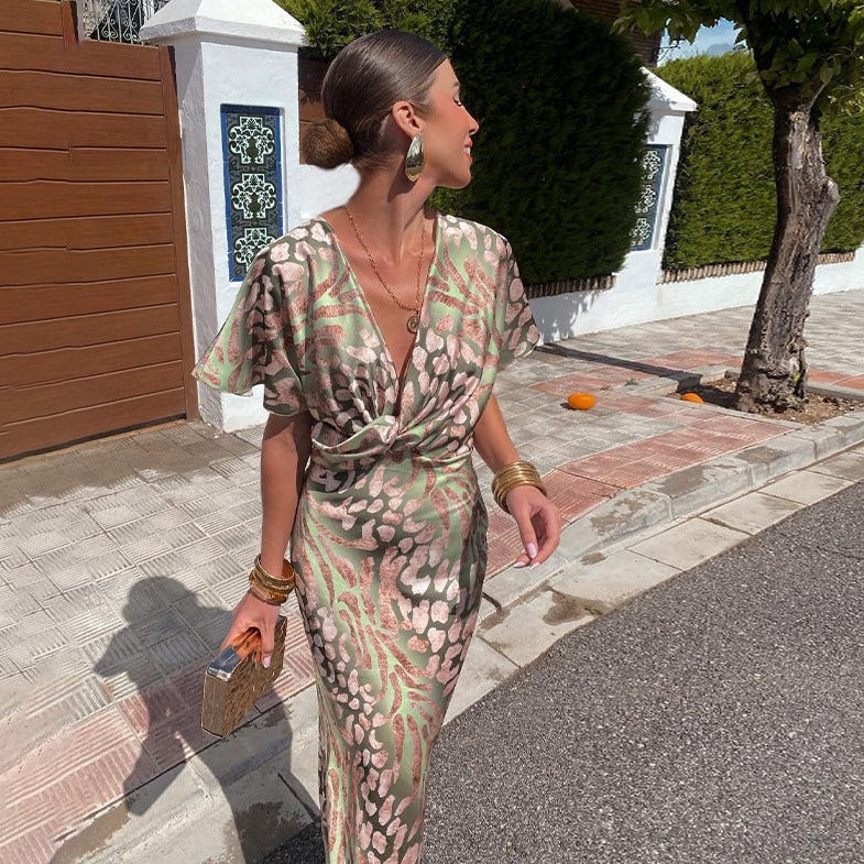 Kelsey – Long dress with V-neckline and twisted detail