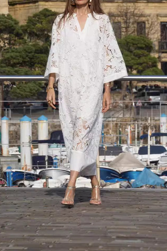 AVENIRA – MODERN FLOWING REFINED LACE DRESS